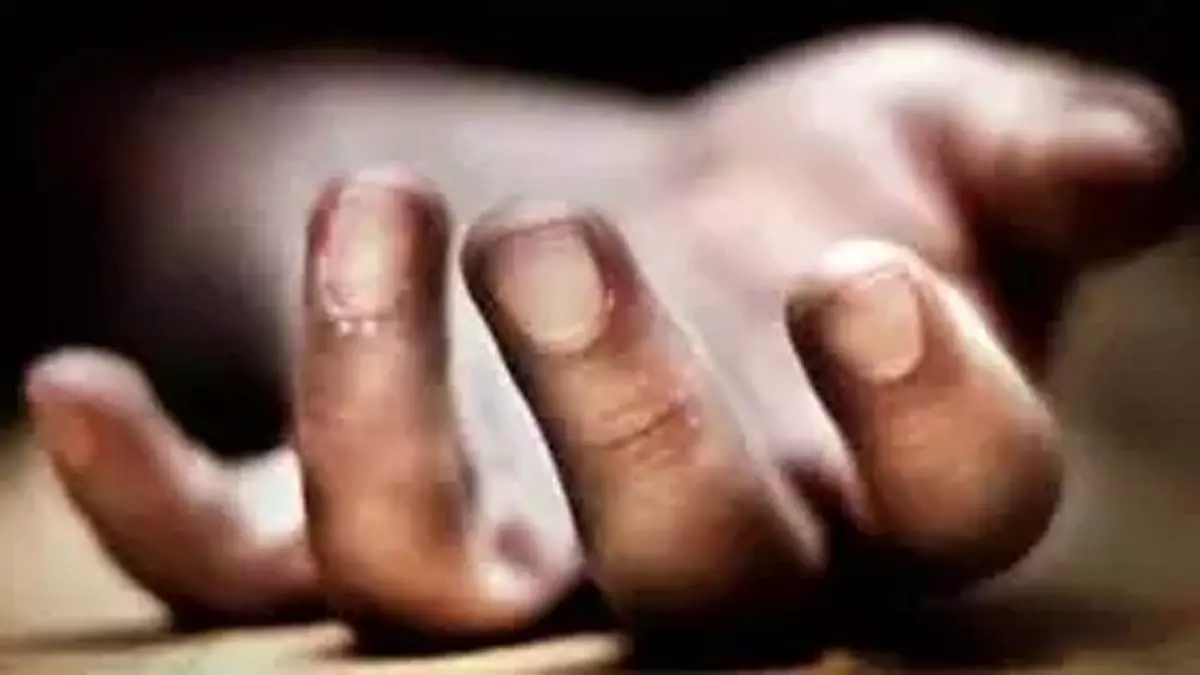 Suicide: महिला ने अपने 2 बच्चों को दिया जहर, फिर कर ली आत्महत्या Suicide: महिला ने अपने 2 बच्चों को दिया जहर, फिर कर ली आत्महत्या