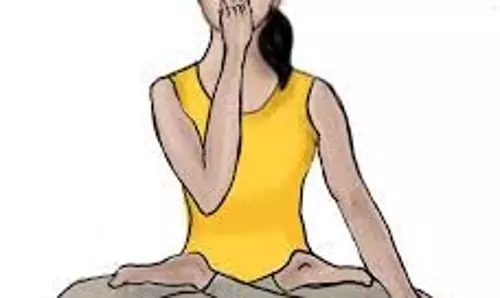 Health: अगर हाई बीपी के कारण घबराहट और बेचैनी महसूस हो रही है तो करें चंद्र नाड़ी प्राणायाम