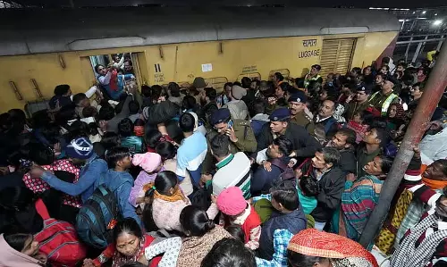 नई दिल्ली भगदड़: रेल भवन में हलचल नई दिल्ली भगदड़: रेल भवन में हलचल