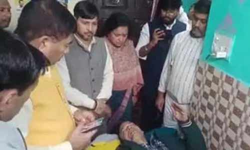 नई दिल्ली भगदड़ : योगेंद्र चंदोलिया ने की मृतका सीलम देवी के परिवार से मुलाकात, दिया मदद का आश्वासन नई दिल्ली भगदड़ : योगेंद्र चंदोलिया ने की मृतका सीलम देवी के परिवार से मुलाकात, दिया मदद का आश्वासन