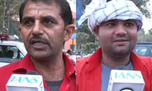 नई दिल्ली रेलवे स्टेशन भगदड़ : कुलियों ने कहा, इतनी भीड़ कभी नहीं देखी नई दिल्ली रेलवे स्टेशन भगदड़ : कुलियों ने कहा, इतनी भीड़ कभी नहीं देखी