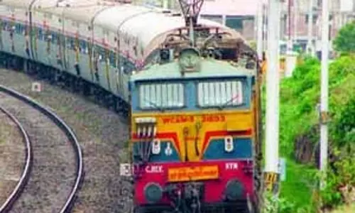 भगदड़ के बाद उत्तर रेलवे ने की दिल्ली से चार महाकुंभ मेला स्पेशल ट्रेनों की घोषणा