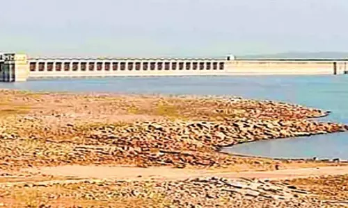 Telangana: नागार्जुनसागर में जलस्तर गिरा, अधिकारियों ने पुरानी व्यवस्था तोड़ी Telangana: नागार्जुनसागर में जलस्तर गिरा, अधिकारियों ने पुरानी व्यवस्था तोड़ी