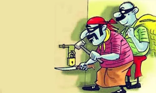 Firozabad: किराना की दुकान का ताले तोड़कर चोरी का प्रयास