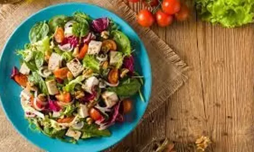 Health: सर्दियों में बीमारियों से बचने के लिए खाएं ये स्वादिष्ट सलाद