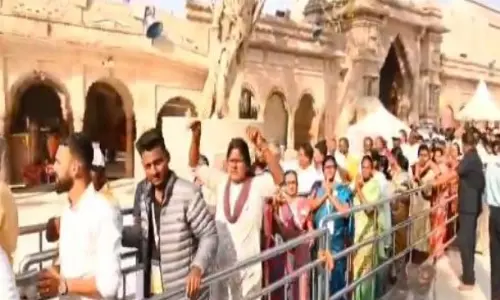 काशी तमिल संगमम 3.0 में आए मेहमानों का Varanasi के काशी विश्वनाथ में स्वागत किया गया काशी तमिल संगमम 3.0 में आए मेहमानों का Varanasi के काशी विश्वनाथ में स्वागत किया गया
