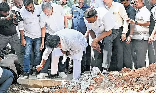स्थायी सड़क के लिए 1700 करोड़ रुपये की लागत से व्हाइट टैपिंग परियोजना: DK Shivakumar स्थायी सड़क के लिए 1700 करोड़ रुपये की लागत से व्हाइट टैपिंग परियोजना: DK Shivakumar