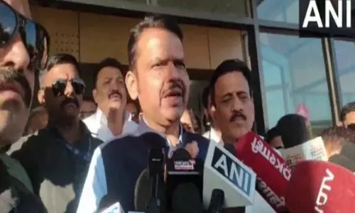 Maharashtra CM ने आश्वासन दिया कि कोई भी मराठी स्कूल बंद नहीं होगा
