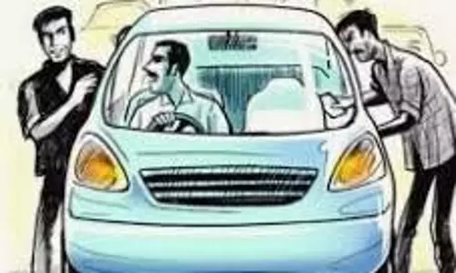 Budhana: नकाबपोश बदमाश ने तंमचा दिखाकर कार को लूटा Budhana: नकाबपोश बदमाश ने तंमचा दिखाकर कार को लूटा
