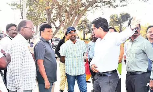 Telangana: जीएचएमसी प्रमुख ने सेरिलिंगमपल्ली में एच-सिटी परियोजनाओं का निरीक्षण किया Telangana: जीएचएमसी प्रमुख ने सेरिलिंगमपल्ली में एच-सिटी परियोजनाओं का निरीक्षण किया