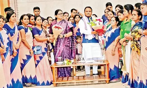 CM Majhi: सरकार महिलाओं को लक्षपति दीदी बनाने की तैयारी कर रही CM Majhi: सरकार महिलाओं को लक्षपति दीदी बनाने की तैयारी कर रही