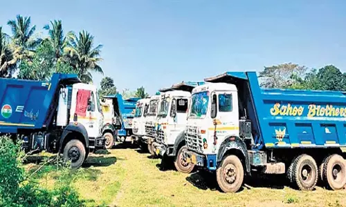 Odisha: अवैध रेत से भरे 19 ट्रक, दो उत्खनन मशीनें जब्त