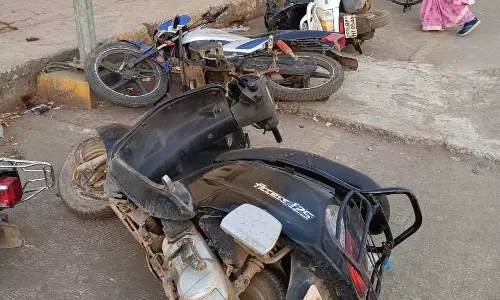 टिकरापारा पुलिस नहीं संभाल पा रही कानून व्यवस्था, बस स्टैंड में तोड़फोड़ की वारदात फिर टिकरापारा पुलिस नहीं संभाल पा रही कानून व्यवस्था, बस स्टैंड में तोड़फोड़ की वारदात फिर