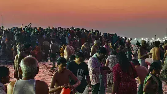Prayagraj: प्रयागराज में बढ़ाई गई सुरक्षा, देर रात तक चलेगा श्रद्धालुओं का स्नान