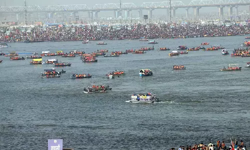 Mahakumbh: महाकुंभ में श्रद्धालुओं की भारी भीड़, प्रयागराज संगम रेलवे स्टेशन 28 फरवरी तक बंद