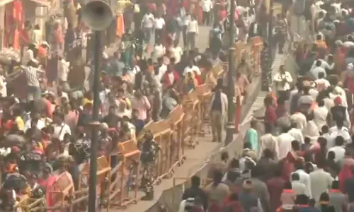 अयोध्या: राम मंदिर में उमड़ी भक्तों की भारी भीड़, देखें VIDEO