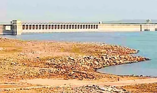 Telangana: नागार्जुनसागर में जलस्तर गिरा, अधिकारियों ने पुरानी व्यवस्था तोड़ी Telangana: नागार्जुनसागर में जलस्तर गिरा, अधिकारियों ने पुरानी व्यवस्था तोड़ी