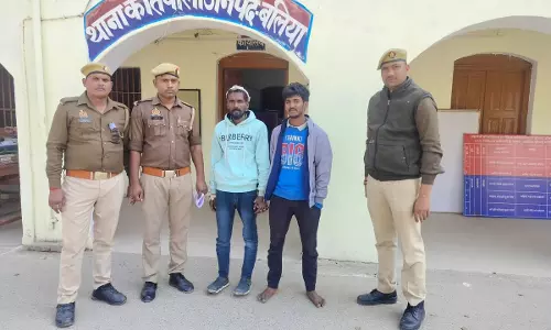 Ballia: अभियान के तहत चाकूबाजी के दो आरोपी गिरफ्तार