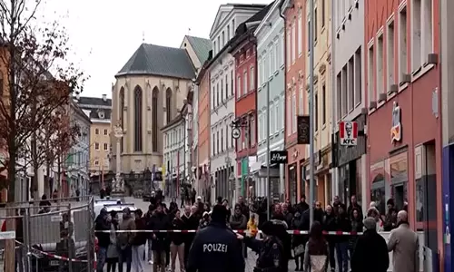 Austria: चाकू से हमला करने की घटना में व्यक्ति की मौत, व्यक्ति गिरफ़्तार Austria: चाकू से हमला करने की घटना में व्यक्ति की मौत, व्यक्ति गिरफ़्तार