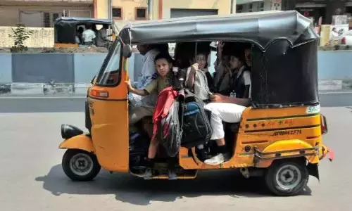 Telangana: पुलिस ने दस ऑटोरिक्शा जब्त किए Telangana: पुलिस ने दस ऑटोरिक्शा जब्त किए