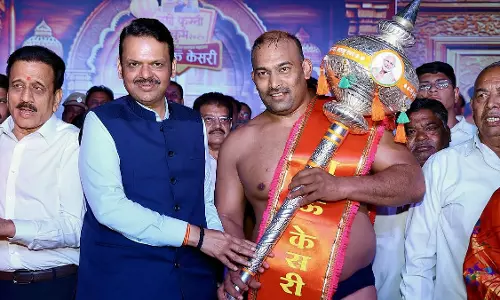 Maharashtra CM: जलगांव में नमो कुश्ती महाकुंभ 2.0 में शामिल हुए