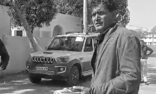 सूरजपुर में वोटिंग के बीच सरपंच प्रत्याशी पर जानलेवा हमला सूरजपुर में वोटिंग के बीच सरपंच प्रत्याशी पर जानलेवा हमला