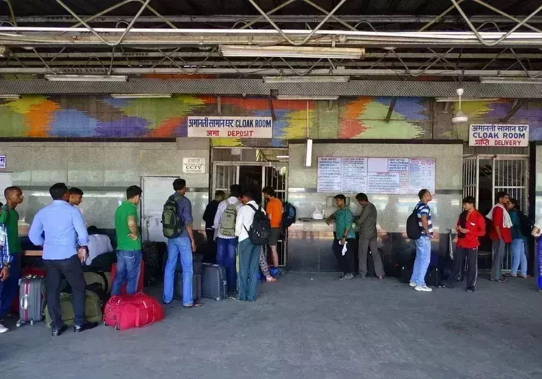 New Delhi: दिल्ली रेलवे स्टेशनों पर प्लेटफॉर्म टिकटों की बिक्री पर अस्थायी प्रतिबंध