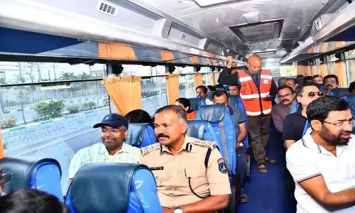 GHMC आयुक्त इलमबारीथी ने एच-सिटी कार्यों के लिए स्थल का निरीक्षण किया GHMC आयुक्त इलमबारीथी ने एच-सिटी कार्यों के लिए स्थल का निरीक्षण किया