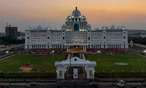 Telangana सरकार के कर्मचारी लंबित मांगों को लेकर बेचैन