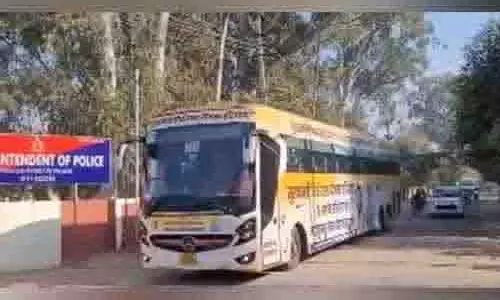 हरियाणा से 44 निर्वासितों को लेकर बस Ambala पहुंची