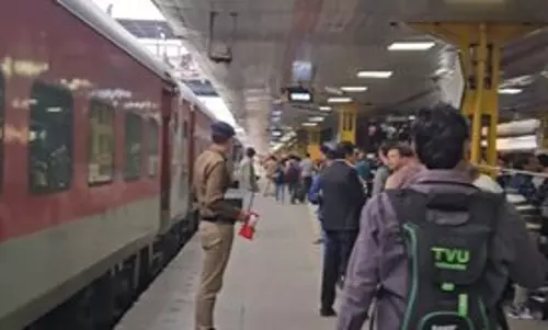 Delhi Police ने भीड़ प्रबंधन के लिए एनडीएलएस में छह अधिकारियों को तैनात किया Delhi Police ने भीड़ प्रबंधन के लिए एनडीएलएस में छह अधिकारियों को तैनात किया