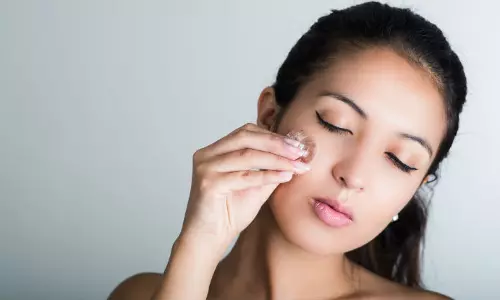 Lifestyle: आइस क्यूब इस्तेमाल करने से त्वचा पर मिलते हैं ये 3 गजब के फायदे