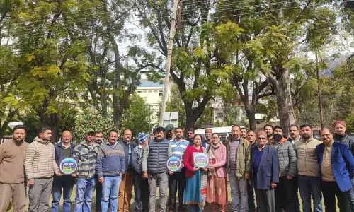 Chamba में होमस्टे संचालकों ने उच्च शुल्क के खिलाफ राज्य की नई नीति का विरोध किया