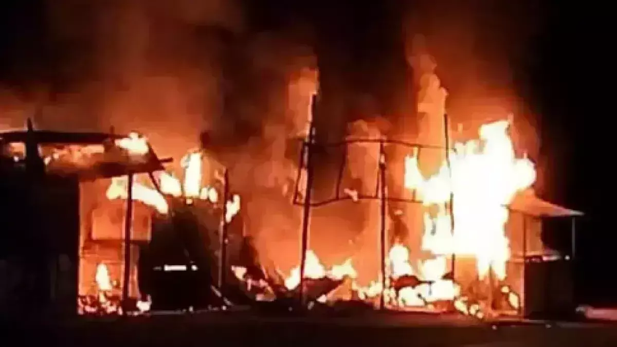 Bikaner: बायोमास प्लांट में देर रात भीषण आग लगने से इलाके में मचा हड़कंप Bikaner: बायोमास प्लांट में देर रात भीषण आग लगने से इलाके में मचा हड़कंप