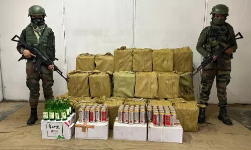Assam: राइफल्स ने मिजोरम में 10.5 लाख रुपये की विदेशी शराब जब्त की Assam: राइफल्स ने मिजोरम में 10.5 लाख रुपये की विदेशी शराब जब्त की