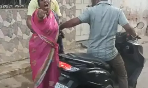 गाली देती दिखी कांग्रेस नेत्री, हार की झनाहट गाली देती दिखी कांग्रेस नेत्री, हार की झनाहट