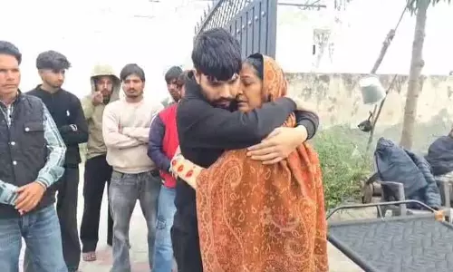 Ferozepur के एक व्यक्ति ने हिरासत केंद्र में अधिकतर समय हथकड़ी में बिताया