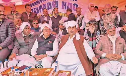Karra: रिजिजू का बयान केंद्र ने राज्य की प्रतिबद्धताओं का सम्मान करने से इनकार किया