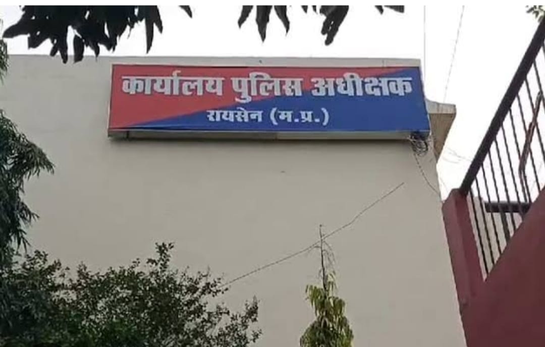 जिले के दस सहायक पुलिस निरीक्षक हेड कांस्टेबल, आरक्षकों को किया इधर से उधर