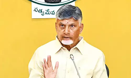 CM Naidu : टेलीकांफ्रेंस के जरिए जिलों के मंत्रियों, सांसदों, विधायकों से बात की CM Naidu : टेलीकांफ्रेंस के जरिए जिलों के मंत्रियों, सांसदों, विधायकों से बात की