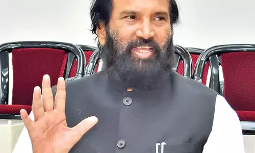 Minister Uttam: अध्यक्ष अतुल जैन को कृष्णा नदी के पानी से संबंधित कई मुद्दों का उल्लेख किया Minister Uttam: अध्यक्ष अतुल जैन को कृष्णा नदी के पानी से संबंधित कई मुद्दों का उल्लेख किया