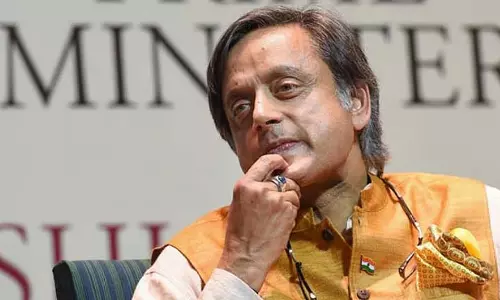 Kerala कांग्रेस के मुखपत्र ने थरूर की टिप्पणी की आलोचना की