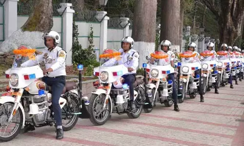 बेहतर सड़क सुरक्षा के लिए CM ने पुलिस बाइक को हरी झंडी दिखाई