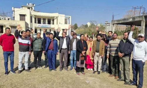 Jammu: लिपिक कर्मचारियों ने मुद्दे उठाए, उधमपुर इकाई पर आरोप तय Jammu: लिपिक कर्मचारियों ने मुद्दे उठाए, उधमपुर इकाई पर आरोप तय