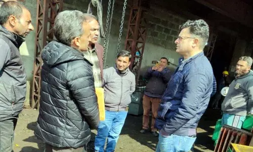 KPDCL के एमडी ने पुलवामा-शोपियां में बिजली स्थिति की समीक्षा की KPDCL के एमडी ने पुलवामा-शोपियां में बिजली स्थिति की समीक्षा की