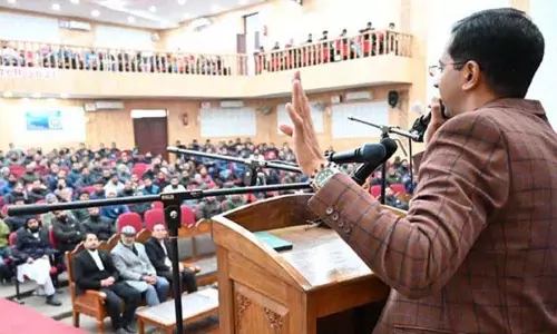 Shopian उपायुक्त ने नशीली दवाओं के दुरुपयोग से निपटने के लिए सहयोगात्मक प्रयास करने पर जोर दिया Shopian उपायुक्त ने नशीली दवाओं के दुरुपयोग से निपटने के लिए सहयोगात्मक प्रयास करने पर जोर दिया