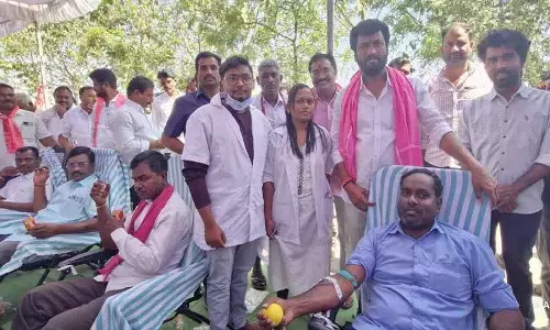KCR के जन्मदिन के अवसर पर आदिलाबाद में रक्तदान शिविर का आयोजन