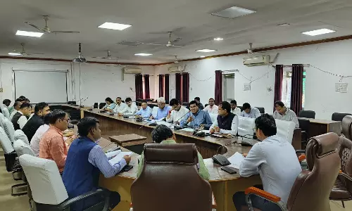 Dungarpur: साप्ताहिक समीक्षा बैठक आयोजित