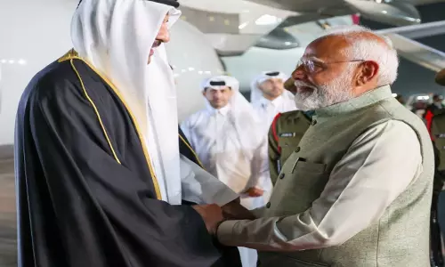 BIG BREAKING: प्रधानमंत्री नरेंद्र मोदी ने किया कतर के अमीर का स्वागत