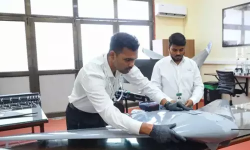 भारतीय सेना ने IIT जम्मू एक्सपो में कामिकेज़ ड्रोन का अनावरण किया भारतीय सेना ने IIT जम्मू एक्सपो में कामिकेज़ ड्रोन का अनावरण किया